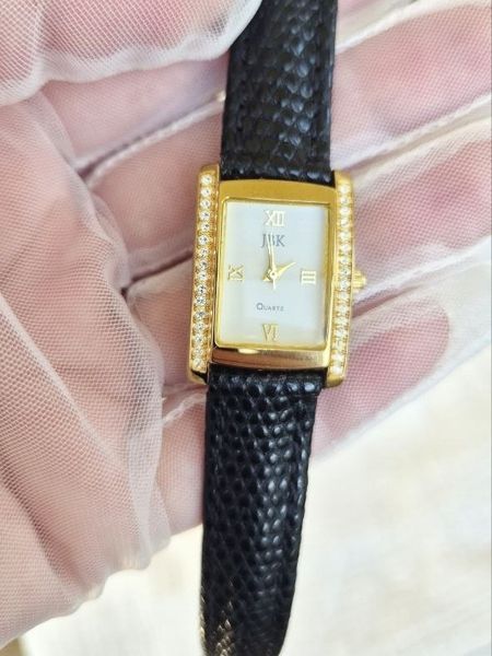 Класичний годинник на шкіряному ремінці W10009 фото