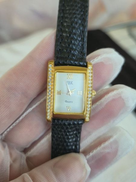 Класичний годинник на шкіряному ремінці W10009 фото