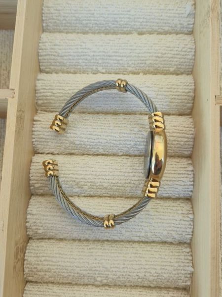 Стильний годинник з гнучким браслетом W10010 фото