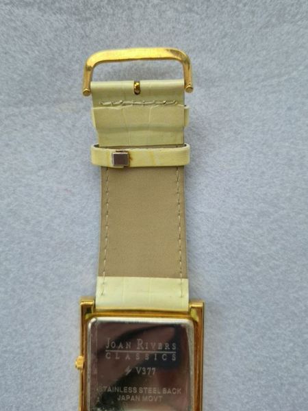 Яскравий бежевий годинник W10002 фото
