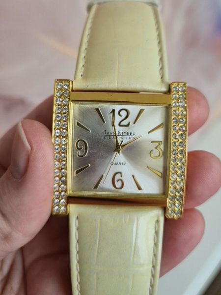 Яскравий бежевий годинник W10002 фото