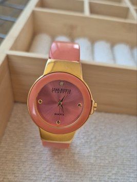 Кораловий люцитовий годинник W10004 фото